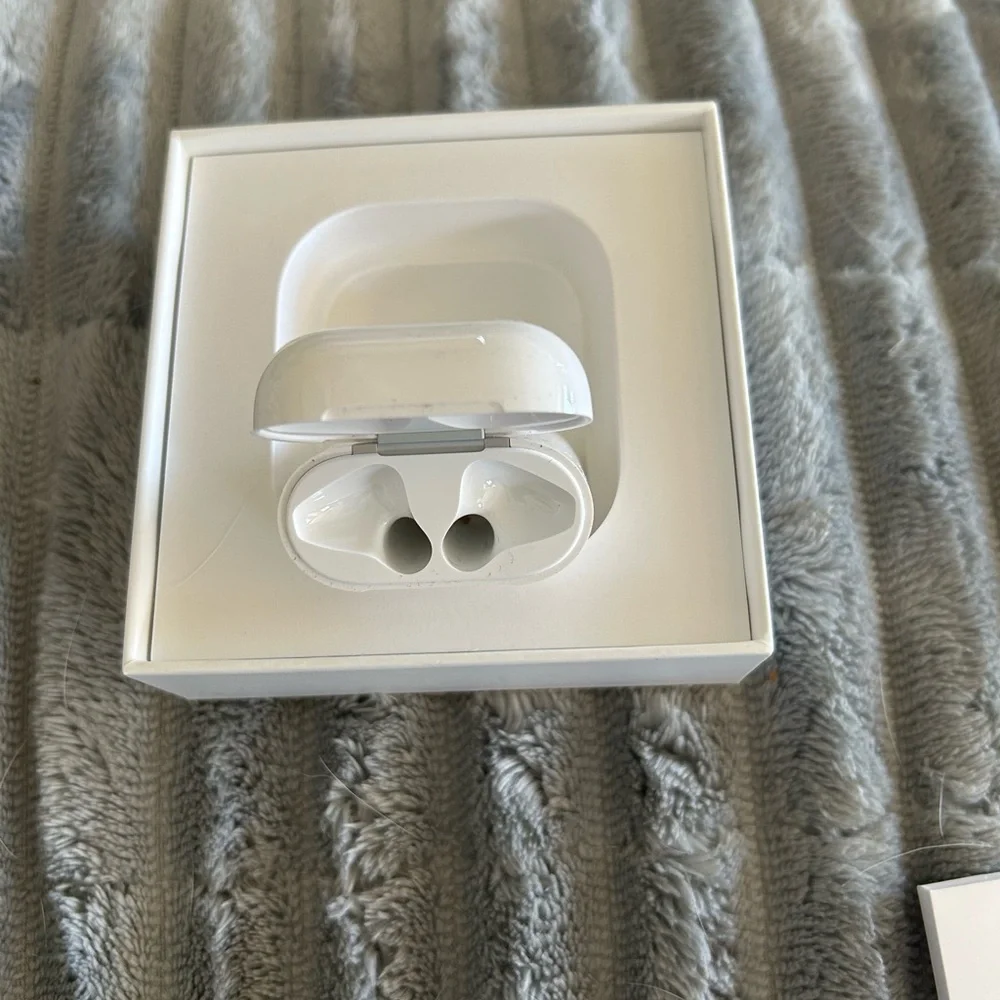Apple Wireless Charging Case Box - White